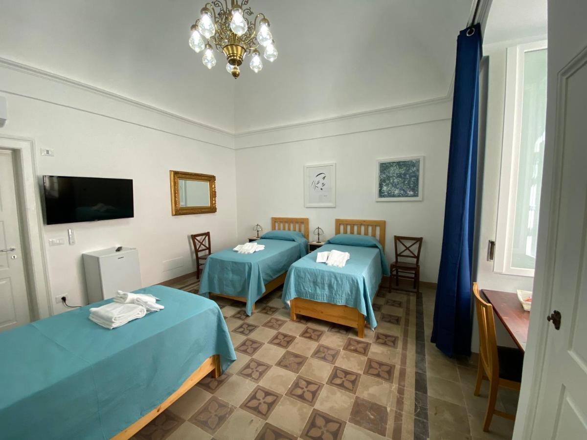 Touristhouse Monopoli 10 Bed & Breakfast ภายนอก รูปภาพ