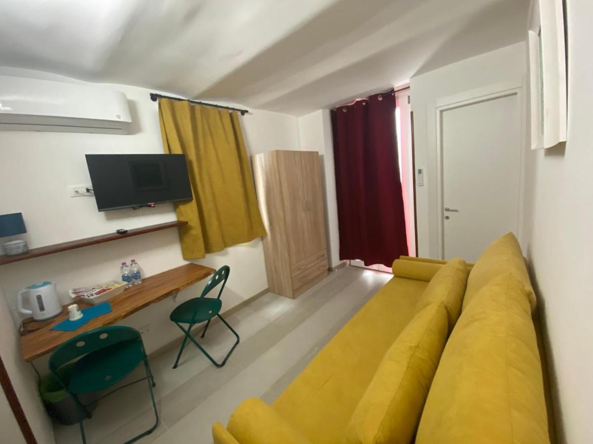 Touristhouse Monopoli 10 Bed & Breakfast ภายนอก รูปภาพ
