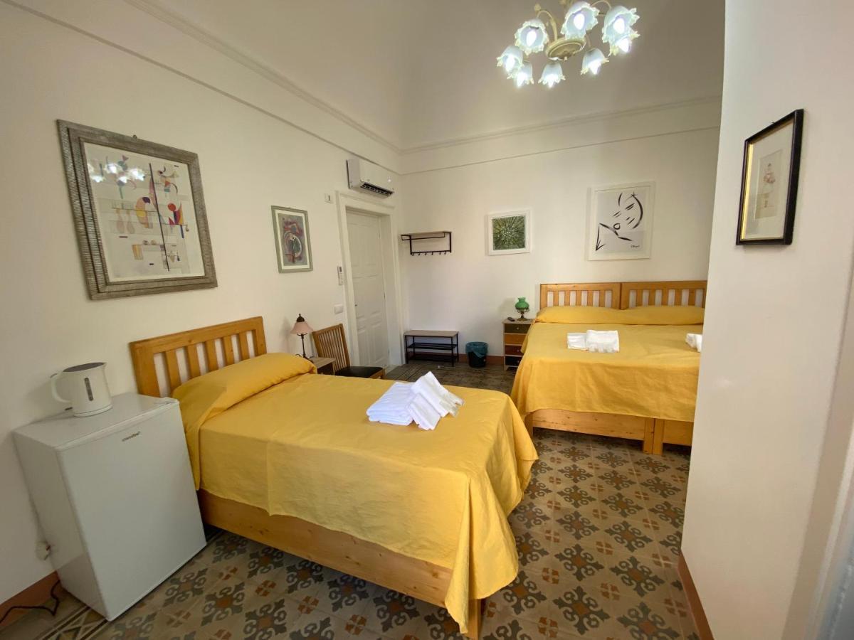 Touristhouse Monopoli 10 Bed & Breakfast ภายนอก รูปภาพ