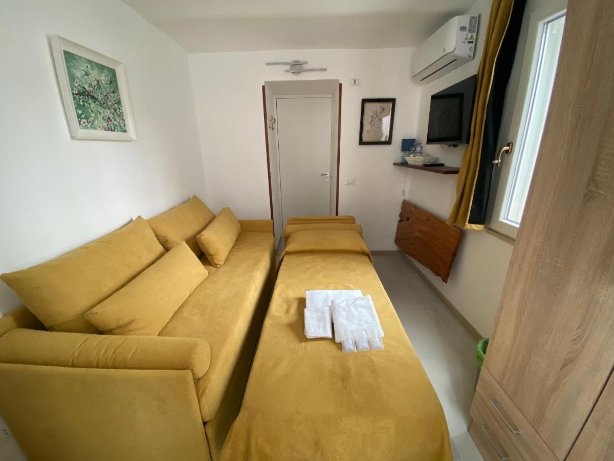 Touristhouse Monopoli 10 Bed & Breakfast ภายนอก รูปภาพ