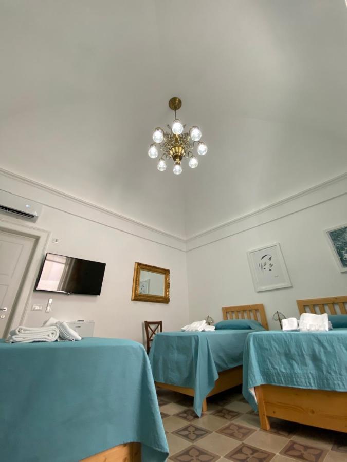 Touristhouse Monopoli 10 Bed & Breakfast ภายนอก รูปภาพ