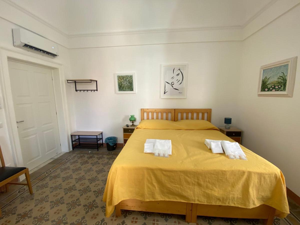 Touristhouse Monopoli 10 Bed & Breakfast ภายนอก รูปภาพ