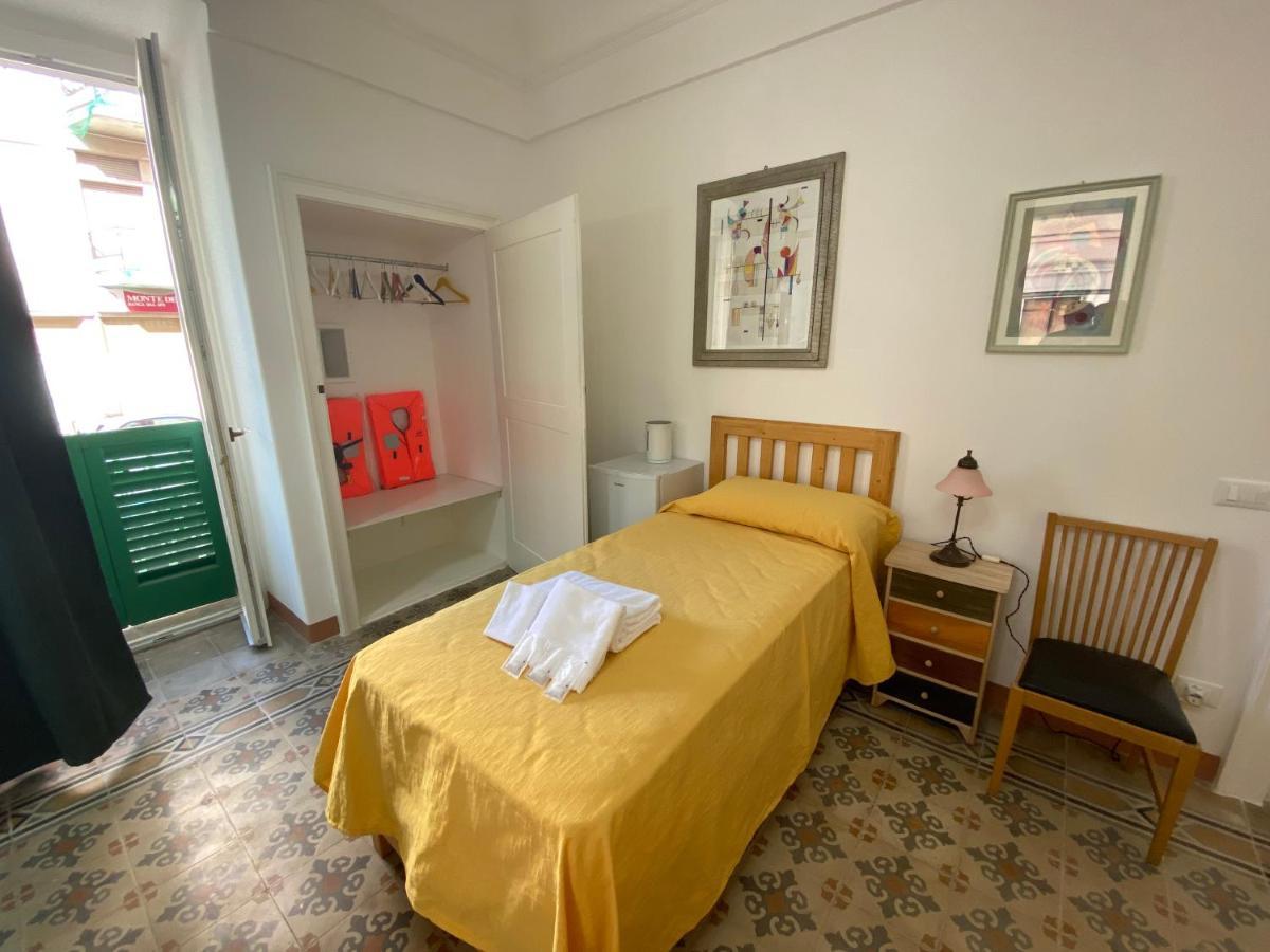 Touristhouse Monopoli 10 Bed & Breakfast ภายนอก รูปภาพ