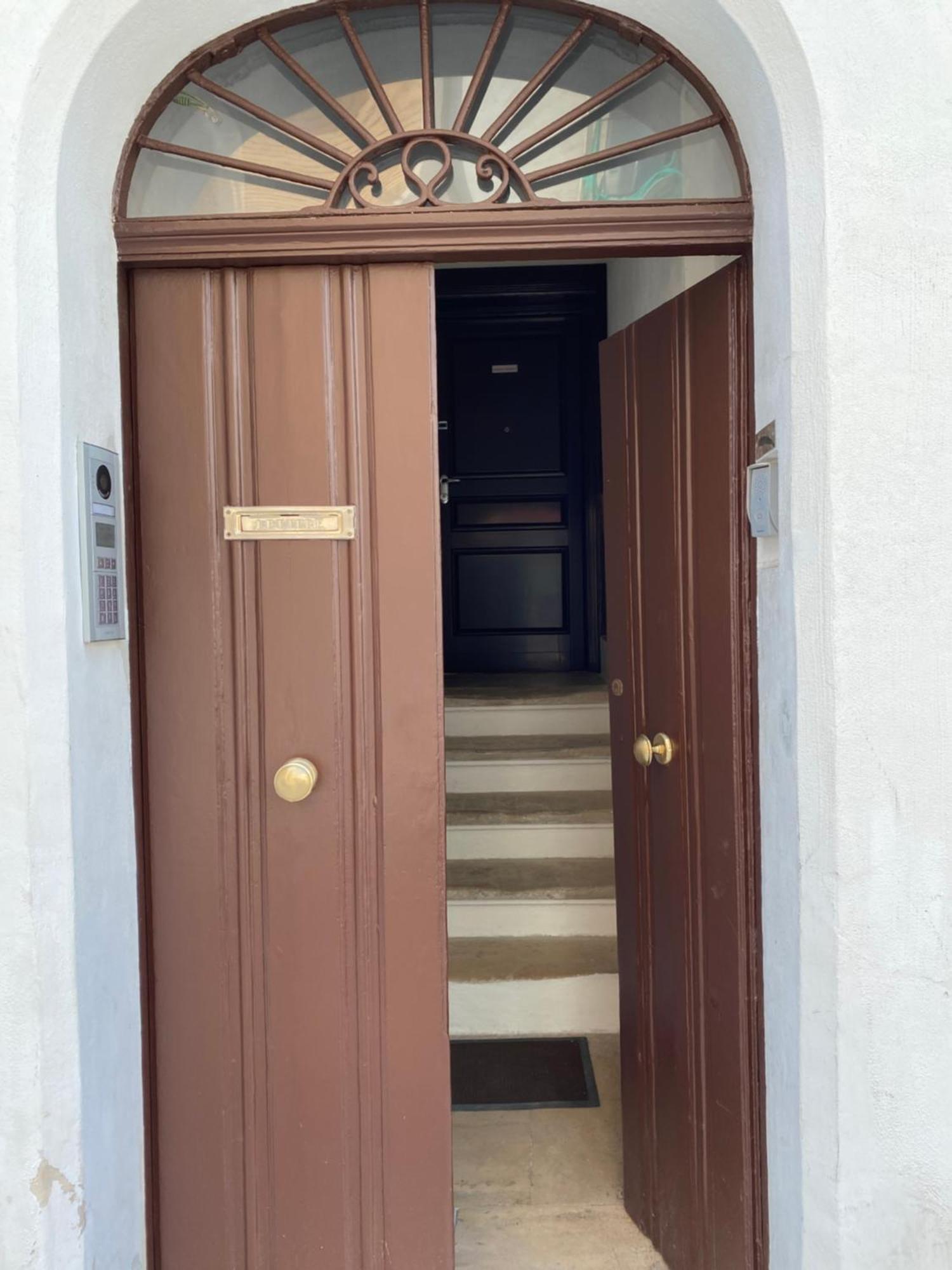 Touristhouse Monopoli 10 Bed & Breakfast ภายนอก รูปภาพ